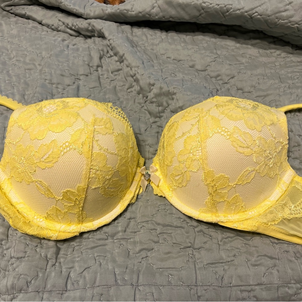 Victoria Secret lace bra 34D